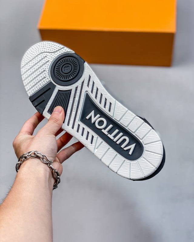 Louis Vuitton Trainer Black Gray Signature